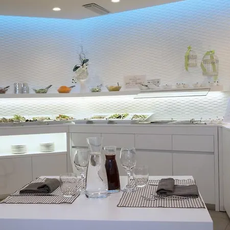 Ambassador 酒店 3*