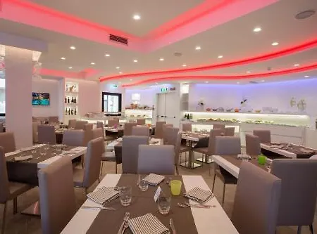 Ambassador Hotel 3*