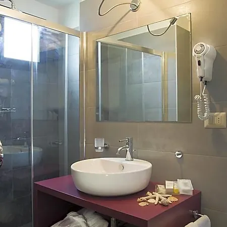 Ambassador Hotel 3*