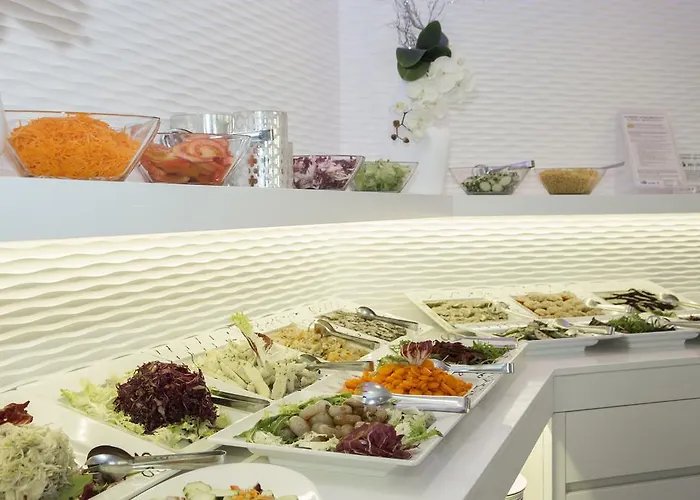 Ambassador מלון 3*