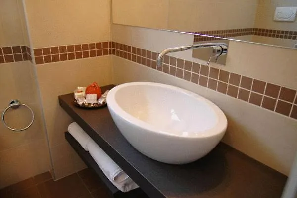 Ambassador ריצ'יונה